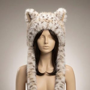 Handgjord plyschmössa i snöleopard med öron | Varm fuskpäls Trapper Scoodie