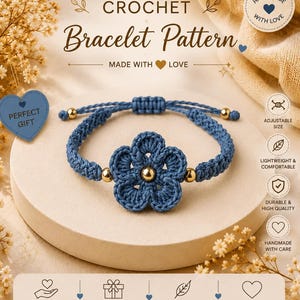 Peut inclure: Un bracelet en crochet bleu doté d'un motif central en forme de fleur à cinq pétales avec une perle dorée au centre. Le bracelet est composé d'un cordon bleu tressé avec des perles dorées et un fermoir coulissant réglable.