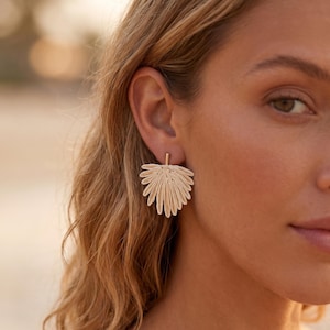 Woven Raffia Palm Leaf Earrings, Handmade Straw Fan Studs, Tropical Beach Jewelry, Brass Botanical Accessory, Boho Summer Resort Earring