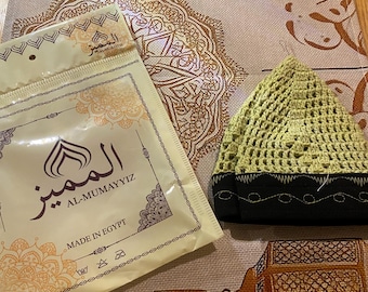 Handgestikte katoenen kufi-katoen: felgroene masri-pet, zwarte band, maat L