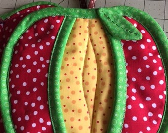Apple Pot holder, quilted pot holder, finger potholder