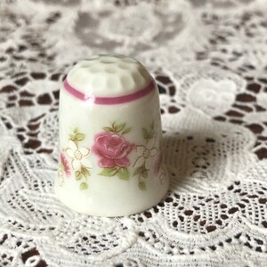 Vintage Thimble,Reutter Germany,Porcelain,Collectible Thimble