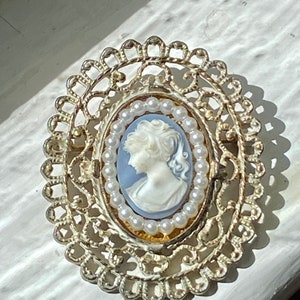 Vintage Oval Cameo Brooch