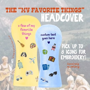 Puede incluir: Imagen promocional para una funda de cabeza personalizable. La funda de cabeza amarilla tiene el texto "a few of my favorite things" y varios iconos. La funda de cabeza azul tiene el texto "custom text goes here" e iconos temáticos de viajes.