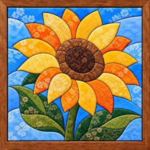 Könnte beinhalten: Ein quadratisches gerahmtes Wandbild mit einer stilisierten Sonnenblume mit geschichteten Blütenblättern in Gelb- und Orangetönen, einer dunkelbraunen Mitte und grünen Blättern. Der Hintergrund ist hellblau mit einem dezenten weißen Blumenmuster.