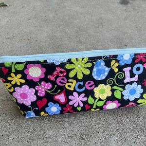 Essential oil bag, holds 12-16 bottles, floral Peace Love Travel flat essential oil Case Essential oil gift Essential oil storage