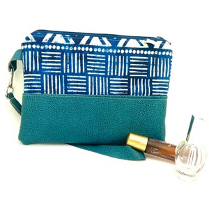 Wristlet essential oil Aztec with included wrist strap