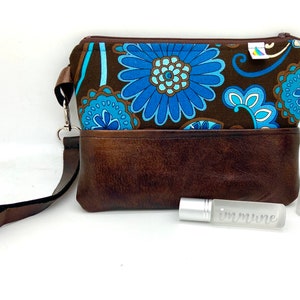 Chocolate Floral Wristlet essential oil slots