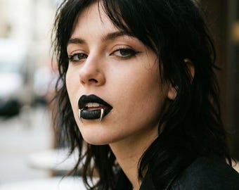 Lippenclips aus Edelstahl in Form von Vampirzähnen, Gothic-Punk-Schmuck (Silber/Schwarz)