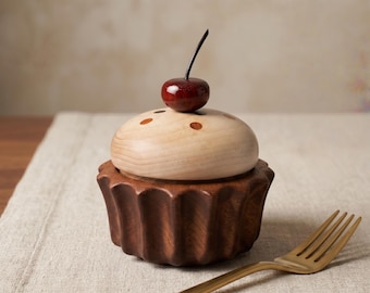 Hölzerne Cupcake Spieluhr, drehbare musikalische Dessertfigur, handgeschnitzte Kuchenkunst, niedliche Kinderzimmerdekoration, Geburtstagsgeschenk für Bäcker