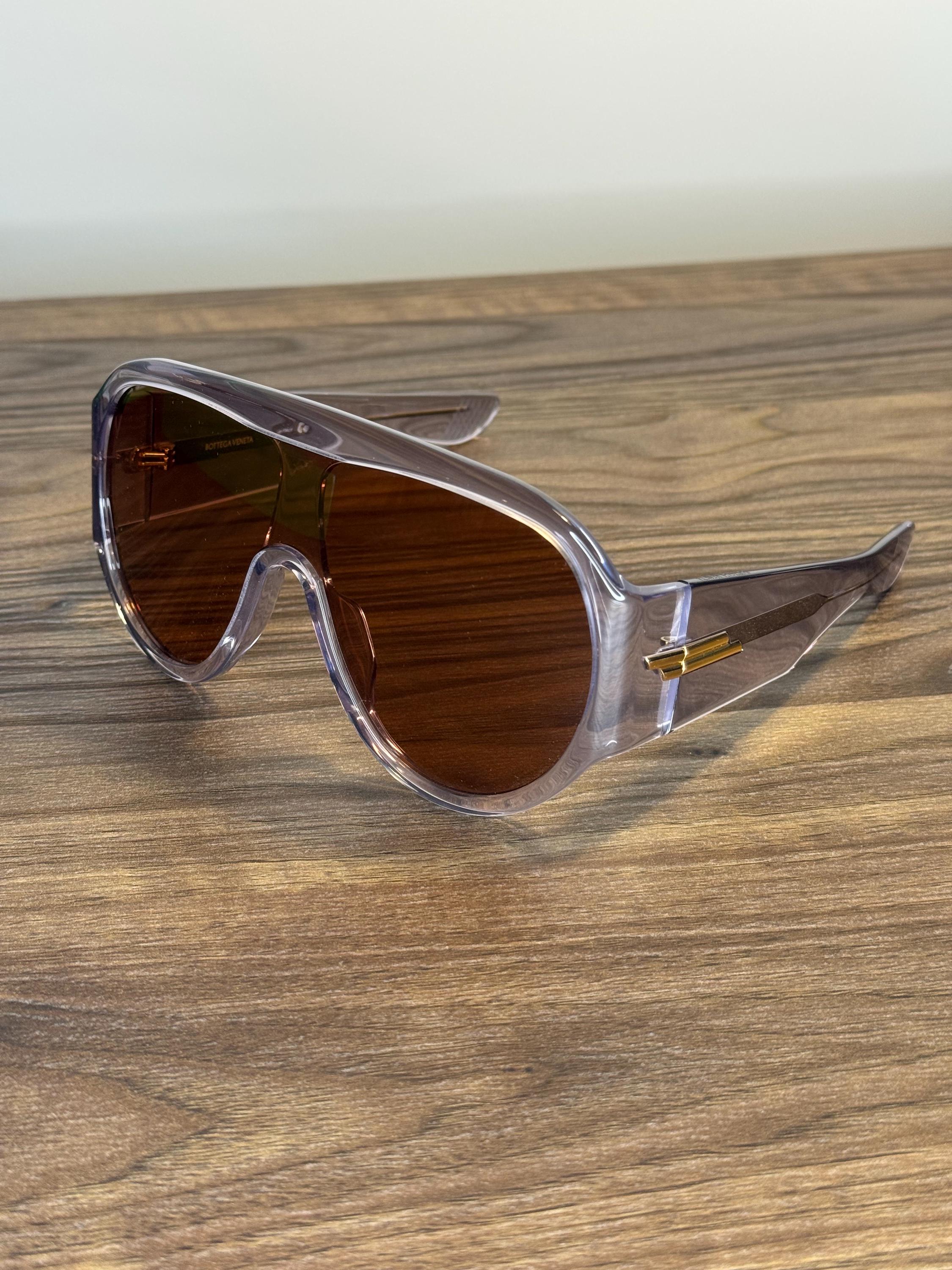 Bottega Veneta BV1345S Shield Sunglasses – Transparent Grey  display picture 2
