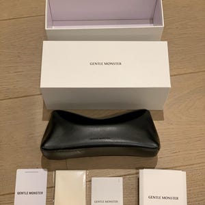 GENTLE MONSTER Black Sunglasses Case with Gold Logo Plaque 2026 GentleMonster Sunglasses Bouquet - Futura 03 golden  main image 3