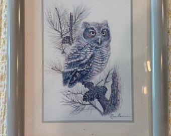 Lámina artística de Ruane Manning "Primer vuelo" con forma de búho.