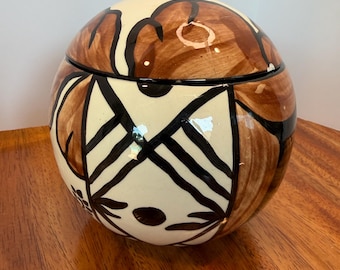 Aika Hawaiian Handpainted Tapa Design Round Ceramic Pottery