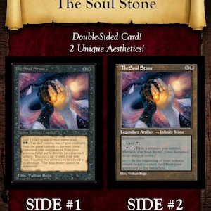 以下が含まれることがあります： 「The Soul Stone」の両面カード。2つのユニークなデザイン。サイド#1は古いフレーズのベータフレーム、サイド#2はOracleテキストのモダンレトロフレーム。カードアートは、光るオーブを持つ手を描いています。
