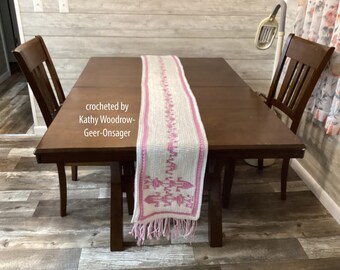 Set the Table 1 Table Runner, Mosaic Crochet Pattern, Graph and Written Row by Row Included