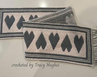 Mosaic Crochet Table Runner Pattern: Heart Theme