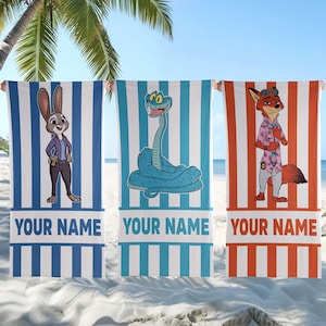 Puede incluir: Tres toallas de playa rectangulares con personajes de dibujos animados. La toalla izquierda tiene un conejo sobre rayas azules, la central una serpiente azul sobre rayas azul claro, y la derecha un zorro sobre rayas naranjas. Incluyen YOUR NAME.