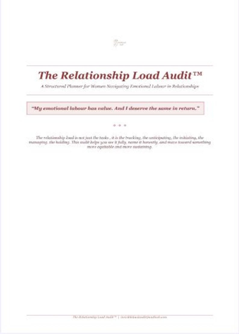 Pu&ograve; includere: Un documento bianco intitolato "The Relationship Load Audit" con il testo "Il mio lavoro emotivo ha valore. E merito lo stesso in cambio." &Egrave; un pianificatore strutturato per le donne che affrontano il lavoro emotivo nelle relazioni.