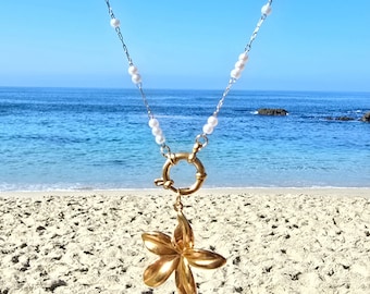 Hibiscus Kiss Necklace