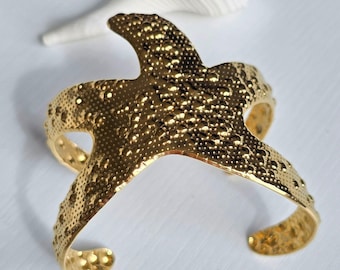 Gold Starfish Bangle – Waterproof Seaside Jewelry