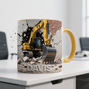 Tasse à café personnalisée pour excavatrice CAT, nom personnalisé, conception de machine de construction, tasse en céramique à poignée jaune, cadeau pour équipement lourd image 1