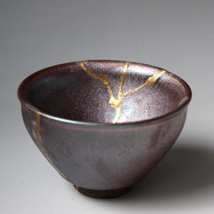 Modern Kintsugi Tea Bowl, Bronze Metallic Plum Ceramic, Organic Y-Shaped Gold Line Repair, Upcycled Zen Wabi Sabi Decorative Matcha Cup