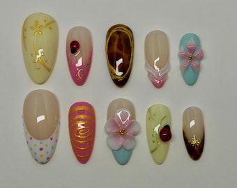 Uñas postizas veraniegas con diseño de almendras (¡con anillo de cuentas de vidrio GRATIS incluido!)