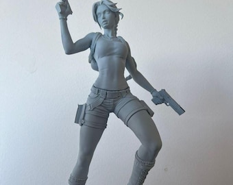 Statue d'aventurière, héroïne d'action armée de deux pistolets, sculpture en résine peinte à la main, objet de décoration pour archéologue