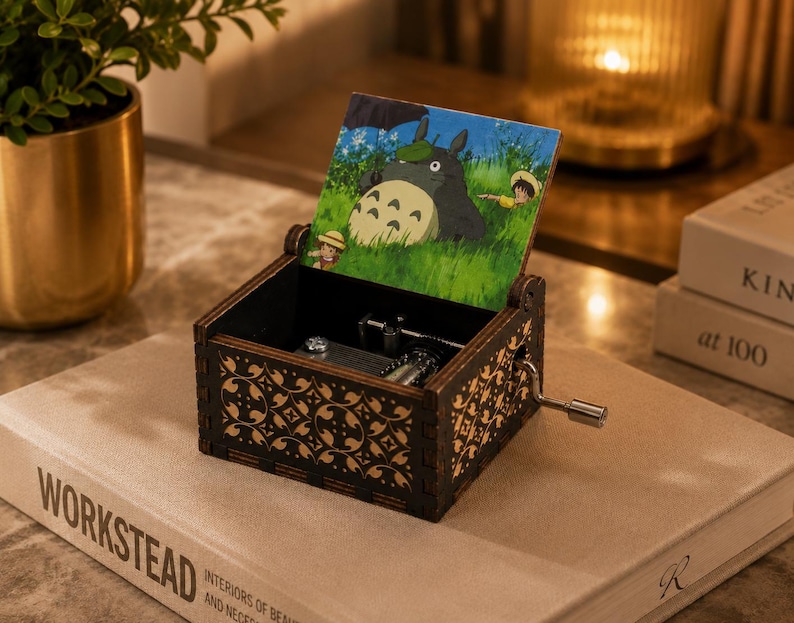 Boîte à Musique Totoro en Bois – Studio Ghibli image 1