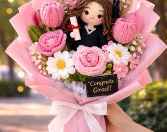 Custom Crochet Graduation Bouquet, Handmade Class of 2026 Gift with Personalized Graduate Doll – Perfect for Graduation Day