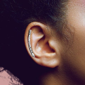 Rohseide Knorpel Bar Ohrring Sterling Silber Lange Gehämmerte Textur Helix Hex Bar Ohrringe Edgy Piercing Schmuck für Frauen und Mädchen Bild 4