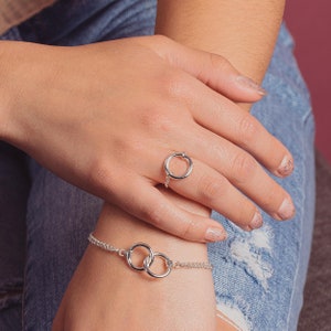 Forever Connected Bracelet Chunky Sterling Silver Geometric interconnected linked Round Open Circle Halo Eternity Link Chain Bracelet image 8