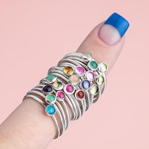 Anello con pietre preziose piccole impilate / Anello con pietra colorata impilabile in argento sterling, sottile e delicato anello impilabile, regalo di compleanno per lei immagine 4