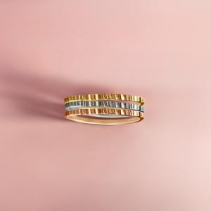 Robustes Stapelring-Trio | Set von 3 Mixed Metal Gehämmerte dünne Ring Bands | Silber, Gold, Rosegold | Liniert Gestreift Stapelbar