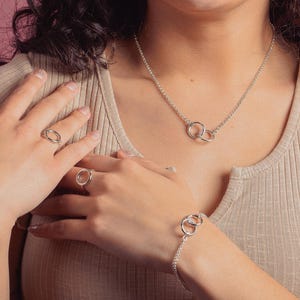 Collana Forever Connected / Collana con catena a maglie eterne in argento sterling massiccio, con cerchi aperti e rotondi, geometrici e interconnessi