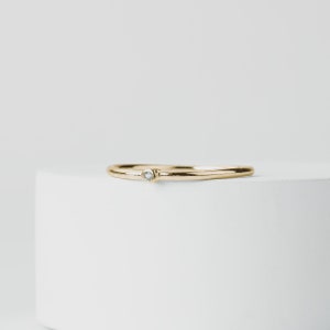 14K massief gouden diamanten stapelring Kleine stapelbare natuurlijke witte diamanten stapelring, minimalistisch jubileumcadeau, bruiloftsverloving afbeelding 5