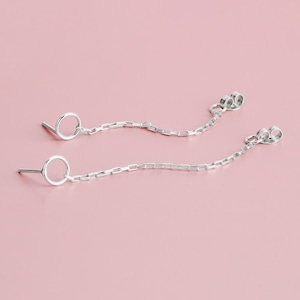 Boucles d'oreilles chaîne Boucles d'oreilles en argent sterling à tige ronde et chaîne Boucles d'oreilles Huggie suspension minimalistes avant-gardistes image 2