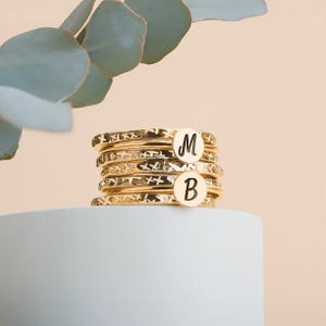 Set di 7 anelli impilabili con iniziali in oro, argento o oro rosa / Anello impilabile con monogramma personalizzato con lettera