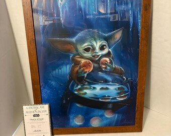 Litografía de edición limitada de Star Wars Grogu Snack Attack 23/395 enmarcada 18x24 con certificado de autenticidad. Lámina artística coleccionable de Baby Yoda.