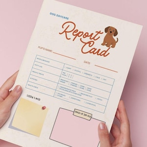 Può includere: Un pagella per l'asilo nido per cani con le parole "Report Card" in un font vintage e un'illustrazione di un cane dei cartoni animati. La pagella ha sezioni per il nome del cucciolo, l'umore, le attività e il controllo sanitario.