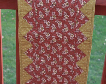 Table Runner Quilt - Rusty Brown Leaf print - Christmas Quilt- Handmade