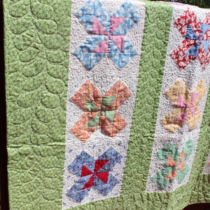 Pinwheels and Blossoms-Lap quilt 30's Reproduction Fabric image 3