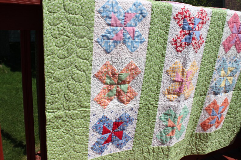 Pinwheels and Blossoms-Lap quilt 30's Reproduction Fabric image 3