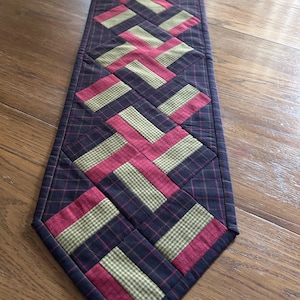 Mini table runner