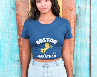 Maglietta della Maratona di Boston / Silhouette del corridore, maglietta della gara del 2026