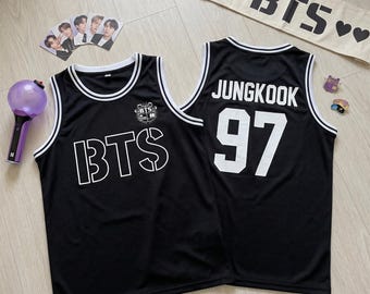 Maillot de basket-ball BTS personnalisé, chemise personnalisée avec numéro de membre, cadeau pour fan de l'armée Kpop, vêtements assortis pour un concert, débardeur unisexe