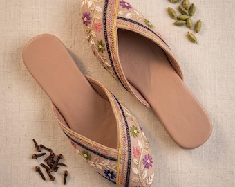 Jutti bordado a mano para mujer, zapatos étnicos florales sin cordones, mojari tradicional indio