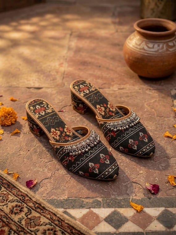 Handmade Embroidered Juti for Women, Ethnic Jutti, Indian Wedding Shoes,Bridal Footwear,