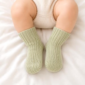 Patrón de calcetines de bebé tejidos a dos agujas en PDF, patrón de tejido para principiantes, desde recién nacidos hasta 4 años, tutorial de calcetines con agujas de doble punta, descarga instantánea.